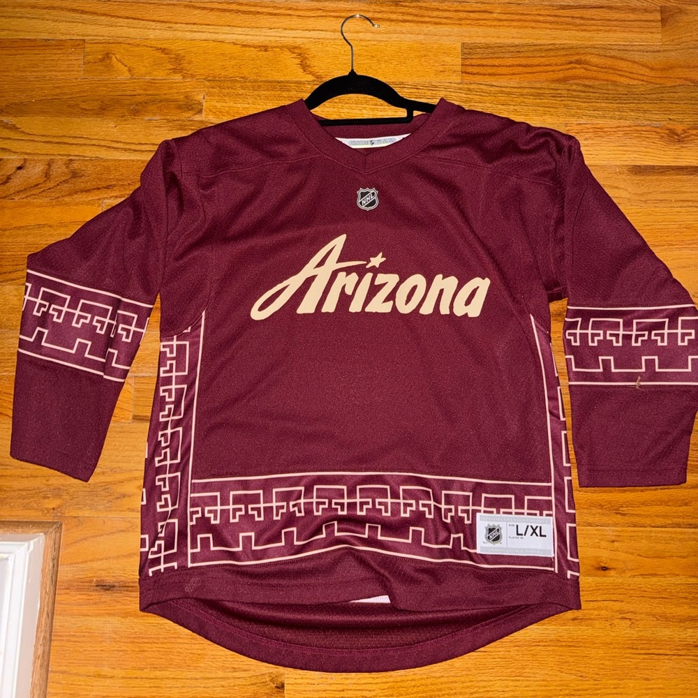 Women’s NHL Arizona Burgundy Jersey with Cream Trim L/XL NWOT